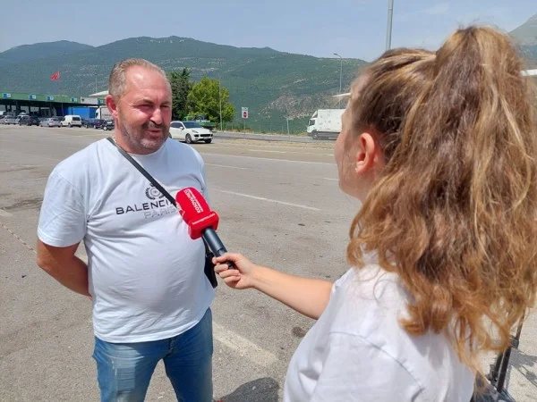 El exilio de Vushtrria a Vermica para esperar a los cuerpos: Viajamos en autobús para salvarnos
