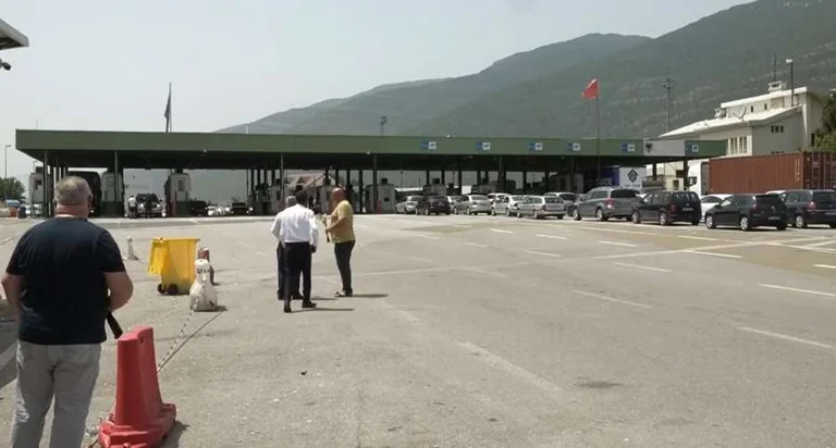Innerhalb von Minuten tote Körper vom Unfall in Kroatien kommen in Kosovo