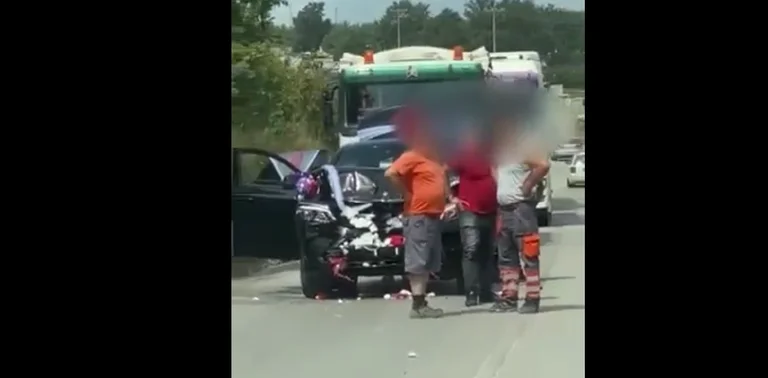 Matrimonio: L'auto della sposa ha un incidente a Kline, la sposa rimane intatta