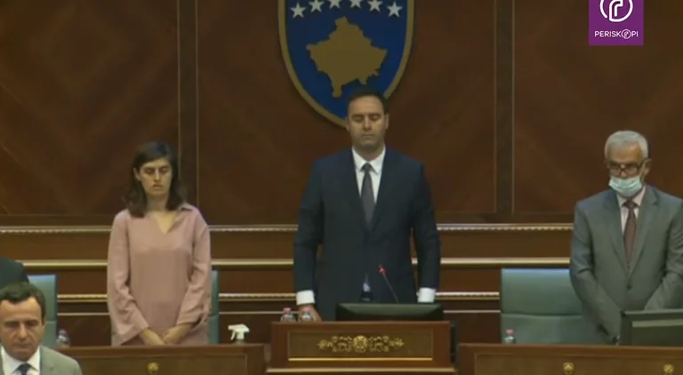 Il Parlamento inizia la sessione con un minuto di silenzio per gli esuli morti in tragico incidente in Croazia