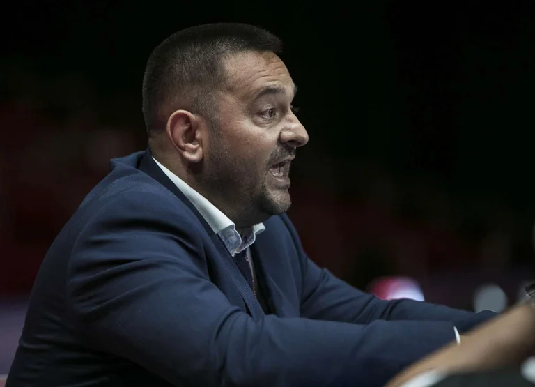 Der legendäre Coach Driton Kuka wurde 2019 Teil der Kosovo-Politik