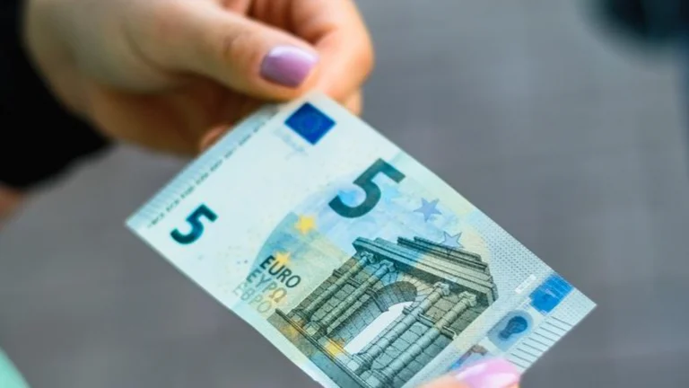 News of those who have 5 euros in this end-month: Check the serial number, can be worth up to 500 euros