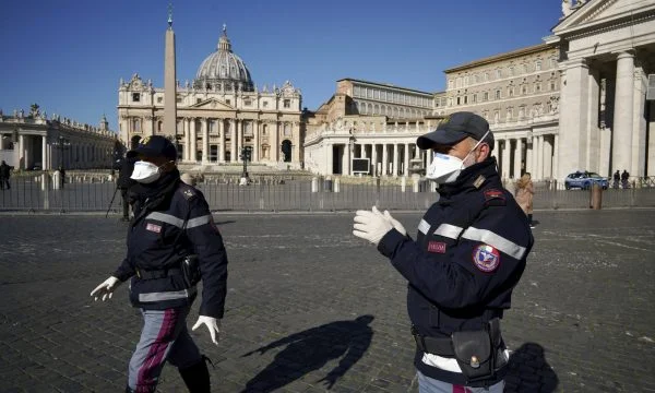 Italia levanta su obligación de usar una máscara