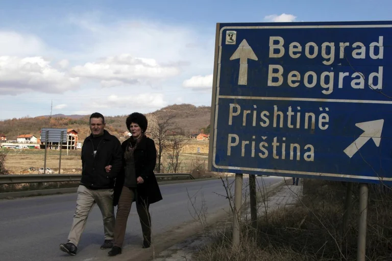 Ancien diplomate: le Kosovo a sa propre peine contre la Serbie