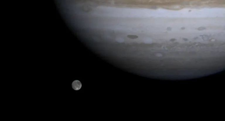 Gli scienziati hanno devastato: trovare l'acqua sulla luna di Giove