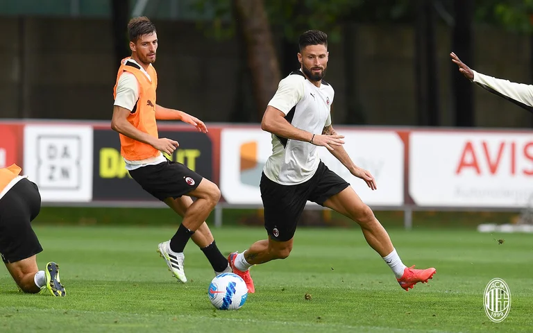 Imagen del primer entrenamiento de Giroud con Milán