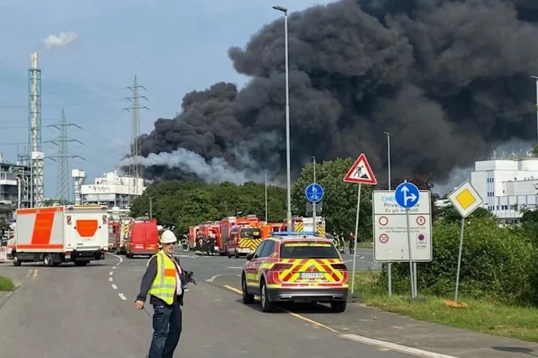 Potente esplosione in Germania: La gente di Leverkusen non è permessa fuori