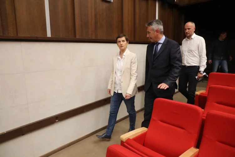 Brnabyqi à Bujanoc Presevo, n'informe pas les dirigeants albanais de la visite