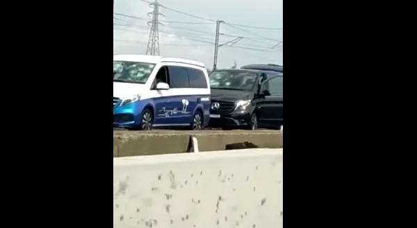 Hail détruire des centaines de voitures en Italie, embouteillage routier