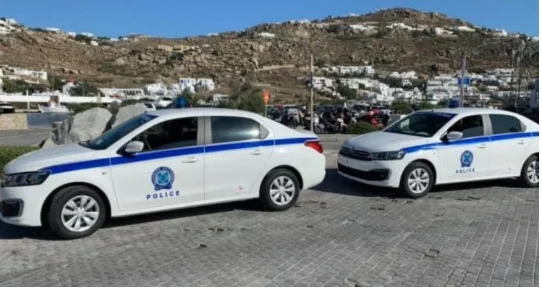 Incendios en la isla de ricos en Grecia, ladrones albaneses herida policía
