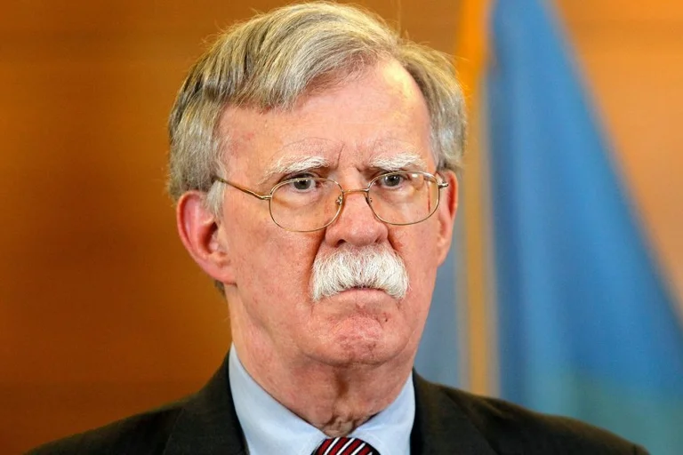 John Bolton se demande si Albin Kurti devrait respecter l'accord de Washington.