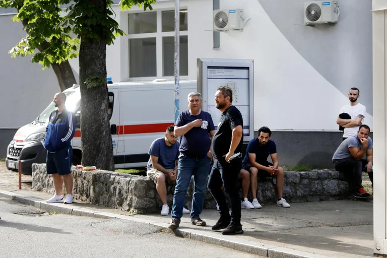 Peja di 37 anni si identifica come vivere nell'incidente della Croazia, viaggiando con i suoi quattro figli