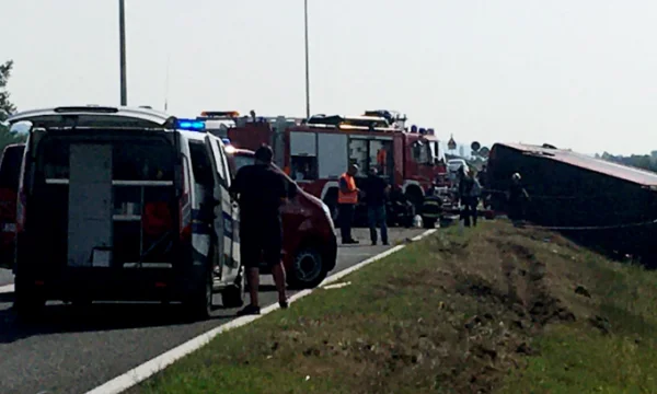 La oposición insta a Vjosa Osmani a declarar los días de luto el lunes debido al trágico accidente en Croacia