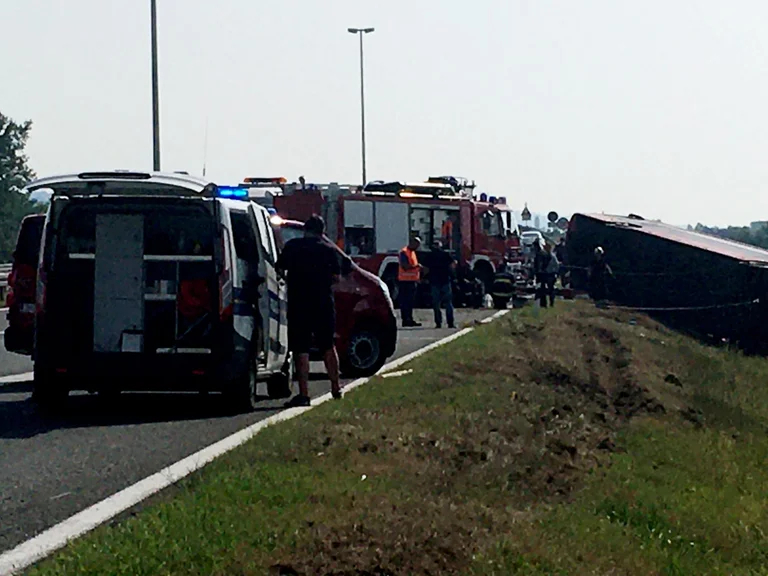 Dies ist die Firma “Deva Tours”: Der Bus trug Exilflüge