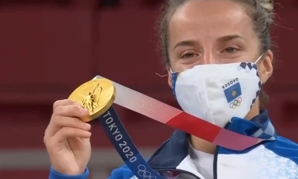 Rapporto internazionale dei media Distria Krasniqi trionfo a Tokyo