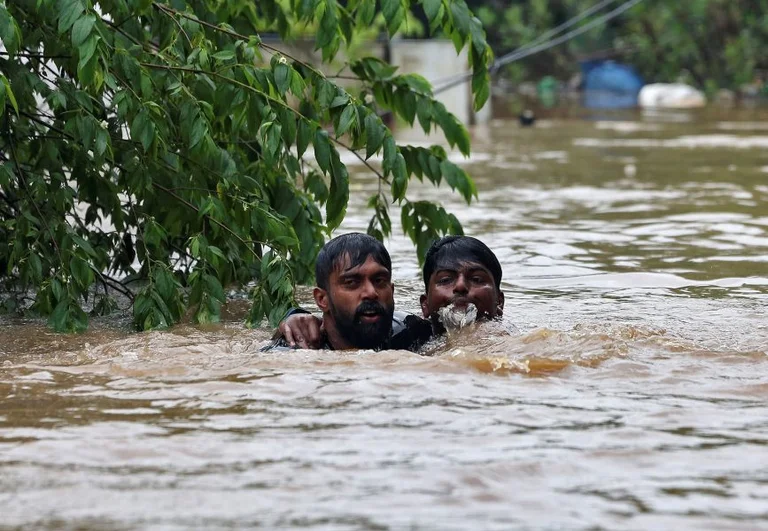 Pueblos en ruinas, inundaciones en la India causan más de 170 víctimas