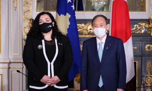 Präsident Osmani trifft sich mit dem japanischen Premierminister zusammen, fordert Unterstützung für die Stärkung der internationalen Position Kosovos