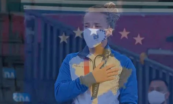 KOK accueille des vacances pour le triomphe de Distria Krasniqi