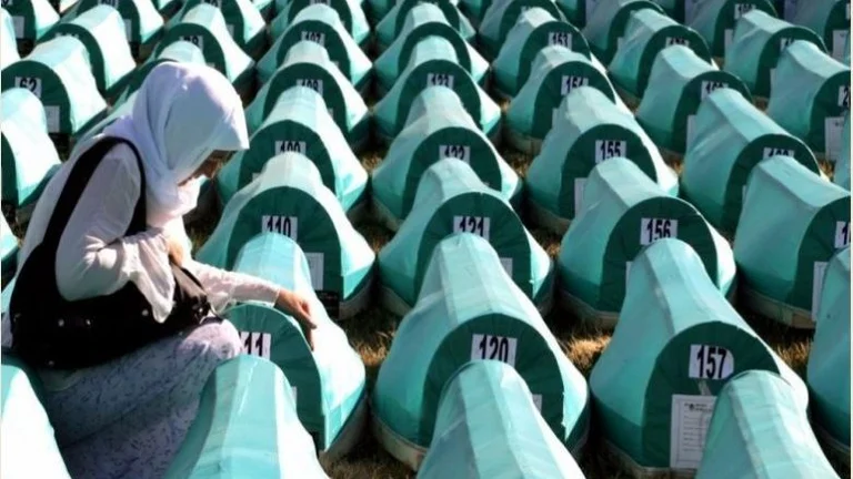 BE përsërit thirrjen kundër mohimit të gjenocidit në Srebrenicë