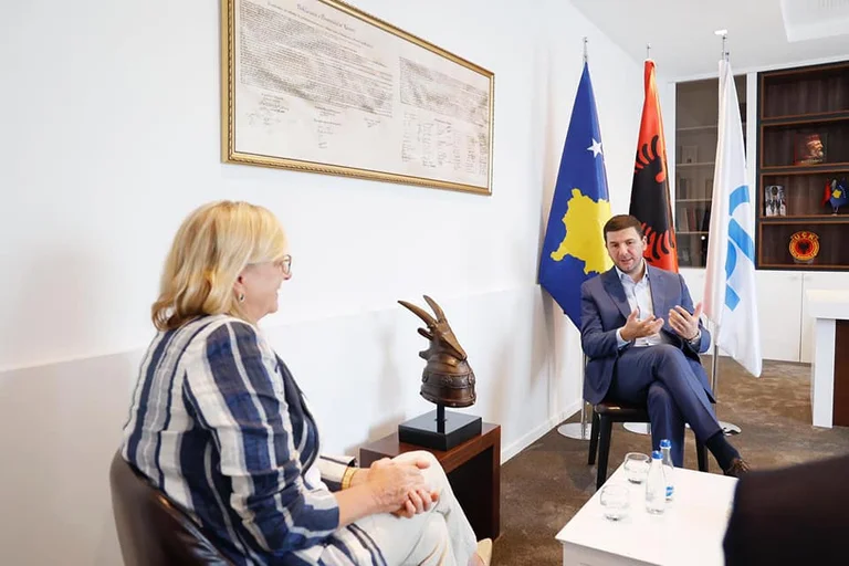 Krasniqi takon udhëheqësen e NDI: PDK e hapur të përfaqësojë kërkesat e reja të qytetarëve