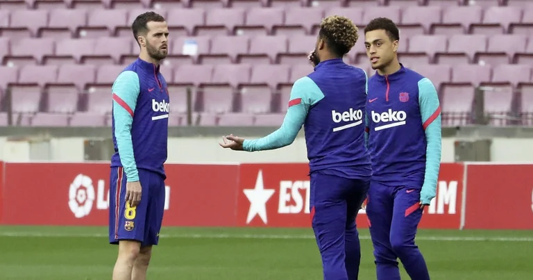 Barcelona konfirmon se objektivi i Arsenalit mund të largohet këtë verë