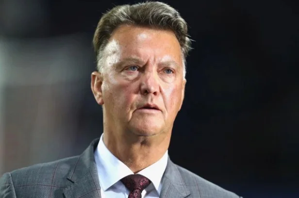 Louis van Gaal arrin marrëveshje befasuese për t’iu kthyer trajnerllëkut, pesë vjet pasi u largua nga Man Utd