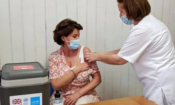 E mbani mend personin e quajtur Atifete Jahjaga? Sapo është vaksinuar