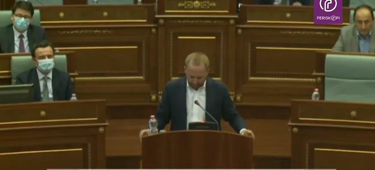 Tahiri – Kurtit: Mirë se u ktheve nga pushimet në bregdet, qytetari i Kosovës për ty nuk është asgjë