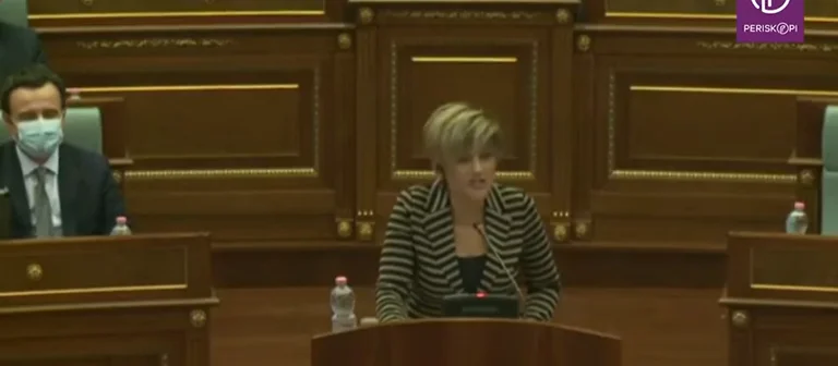 E jashtëzakonshme: Kryeministri Kurti shihet në Kuvend