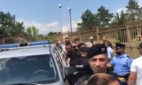 Zbulohet se kush do ta paguajë gjobën e malazezit që bërtiti “vrite shiptarin”