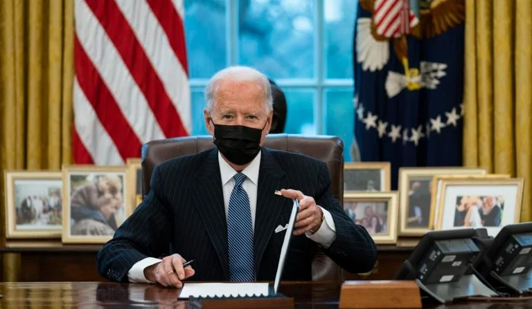 Biden: Pandemia vazhdon për të pavaksinuarit