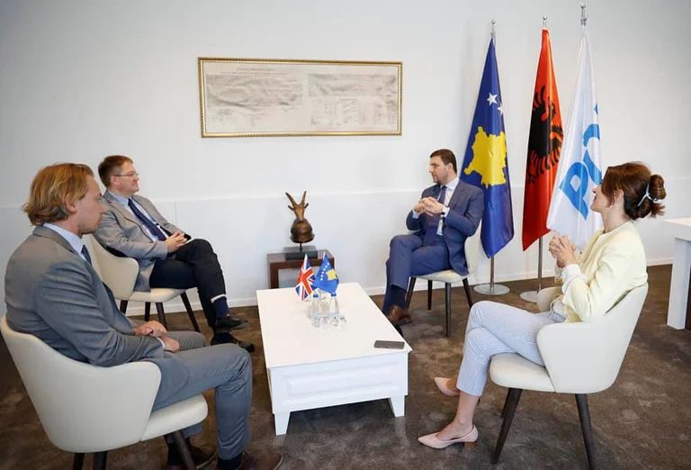 Kryetari i PDK-së takon Ambasadorin Abbott: Mbretëria e Bashkuar do të vazhdojë ta ndihmojë zhvillimin e Kosovës