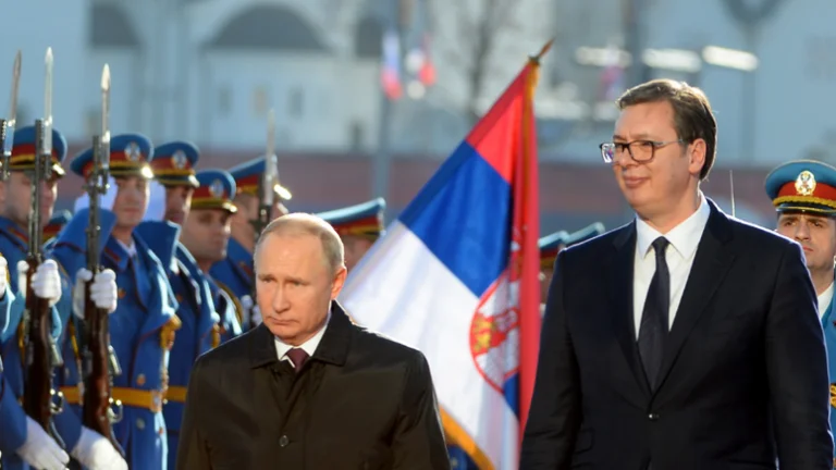 Vucic po kopjon ‘botën ruse’ të Putin, por Serbia nuk do të tolerohet nga Perëndimi si Rusia