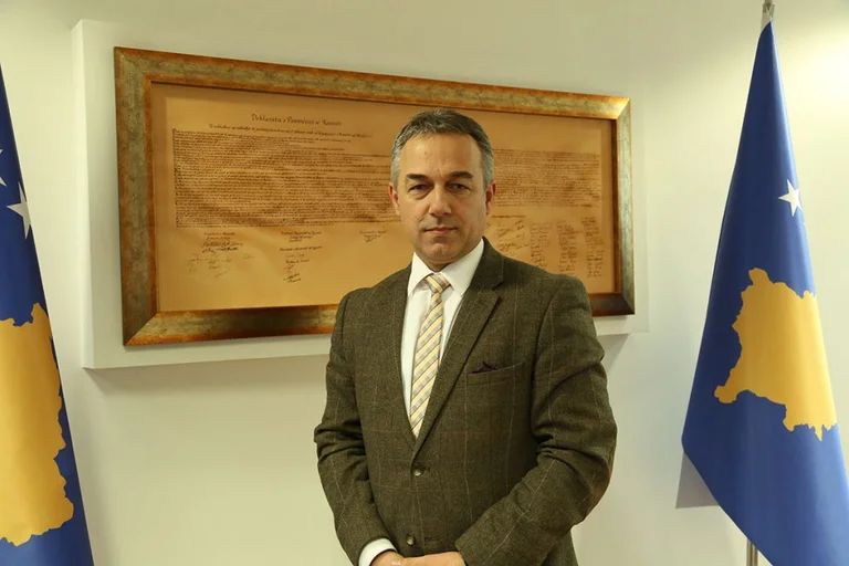 Analist Abdullahu: Qeveria Hoti më e mirë se Qeveria Kurti, por prapë s’do të jetë e mirë