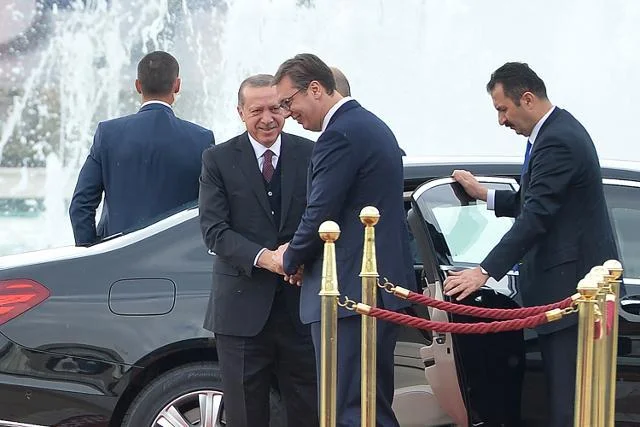 Vuçiqi ‘kërcënon’ Erdoganin: Turqia është e fortë, Serbia e vogël, por tokën tonë Kosovën do ta mbrojmë