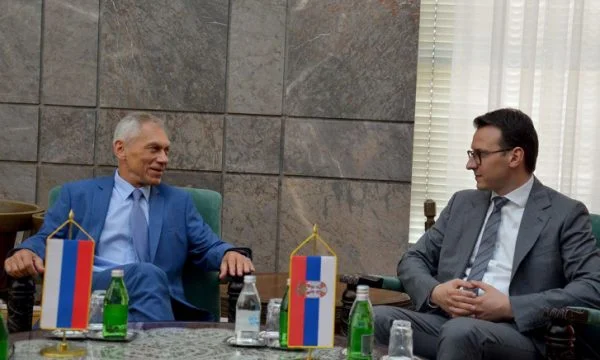 Petar Petkoviqi i ankohet ambasadorit rus për Albin Kurtin
