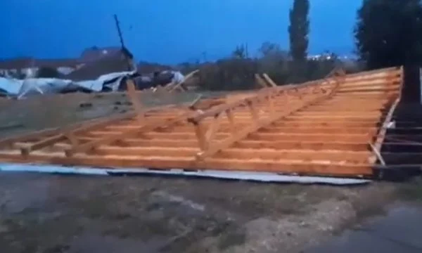 Stuhia ia shkul kulmin shkollës në Vushtrri