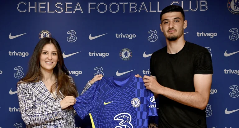 Zyrtare: Armando Broja nënshkruan kontratë 5-vjeçare me Chelsean