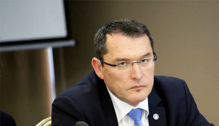 Gecaj i reagon Faton Pecit: Pis milet i thonë turqit, e unë bukëpërmbysës