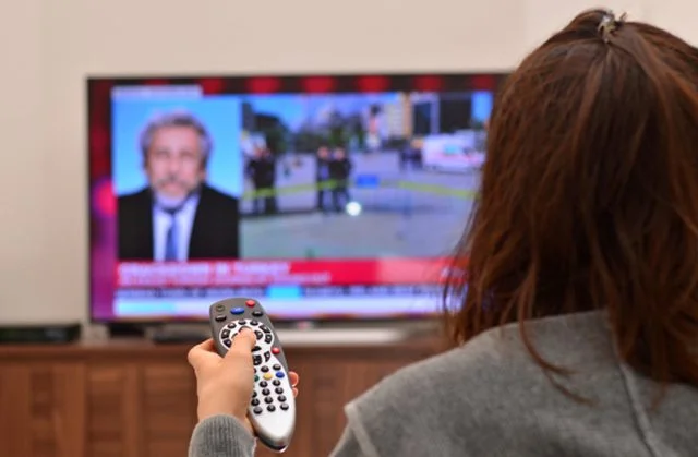 Si ndikojnë në trurin tonë lajmet politike? Ja këshillat e ekspertëve
