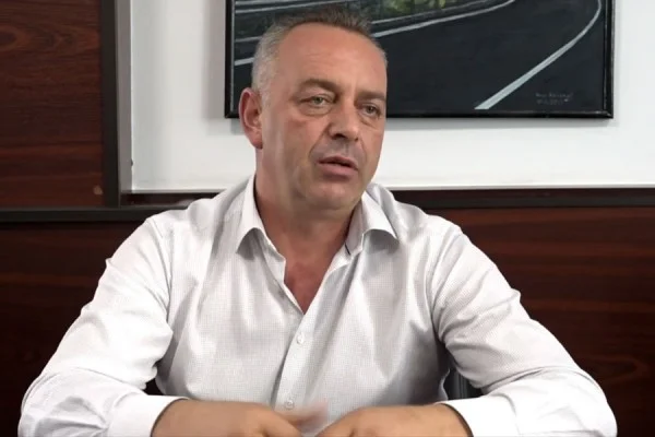 Ramosaj: 12 fshatra të Deçanit pa ujë, duam kompani komunale