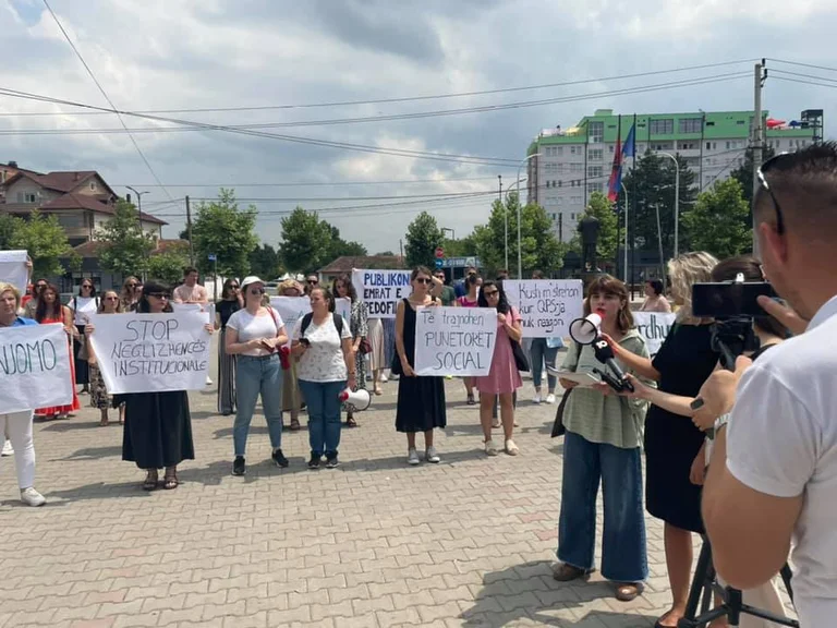 Pas hulumtimit të Periskopit: Në Lipjan protestohet për rastin e 13 vjeçares