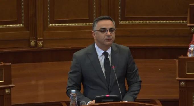 Tahiri pasi Periskopi gjeti tiketa ngjitëse sa gjysma e gjysmës së 1 centi thirrje Qeverisë Kurti që të mos e aplikojë taksën 5 euro