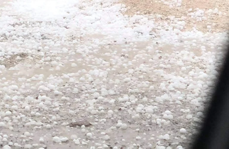 Po ndodhë: Breshër i madh në Skënderaj (Foto)