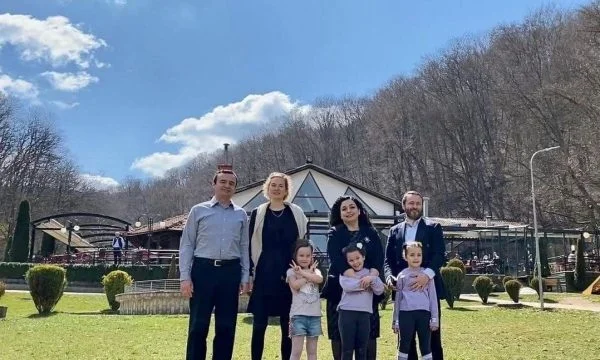 Bashkëshorti i Vjosa Osmanit në listën e donatorëve të VV-së