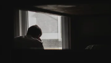 Why the number of suicides rises during the summer?