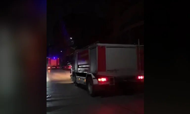 Ndalet krejtësisht rryma tek “4 llullat” në Prishtinë, dyshohet për shpërthim zjarri