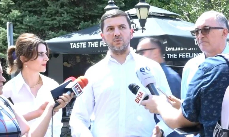 Krasniqi: VV-ja qeverisje patetike e anemike, Kurti po shëtitet derisa Deçani në gjendje emergjente