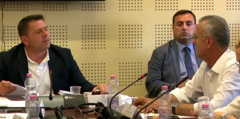 ‘Zoti ta rujt kryeministrin ama s’ki çka me thanë se janë vonu veprimet’ – Bekë Berisha përplaset me Dugollin