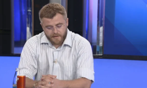 Tasholli: Qeveria Kurti është më servilja në raport me BE’në